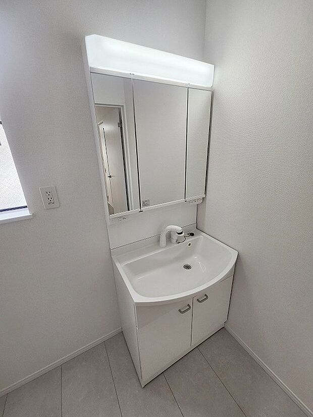 使いやすいタイプの洗面化粧台のあるランドリースペース