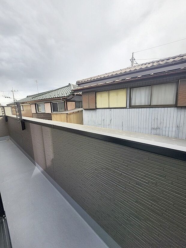 季節の変化や天気の良い日には、バルコニーでの時間が心地よく、気分をリフレッシュさせることができます。