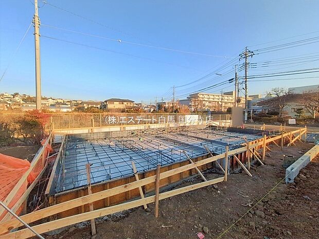 現在建物を建築中です、建築中の物件については現地確認の他、同施工会社の完成施工例のご案内、担当者のプレゼンテーションにてご検討ください。適切なご検討の方法をご説明させて頂きます。