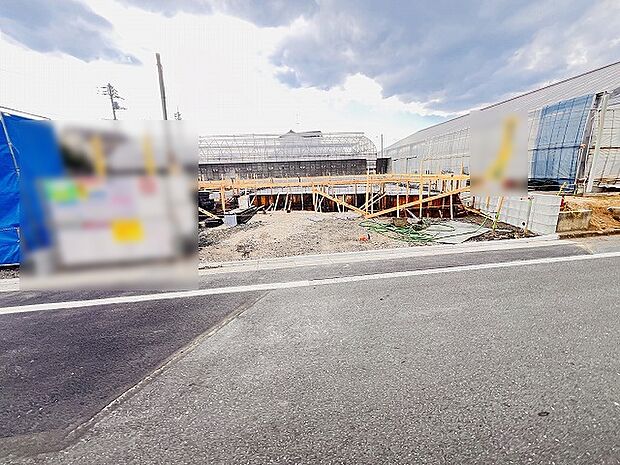 現在建物を建築中です、建築中の物件については現地確認の他、同施工会社の完成施工例のご案内、担当者のプレゼンテーションにてご検討ください。適切なご検討の方法をご説明させて頂きます。