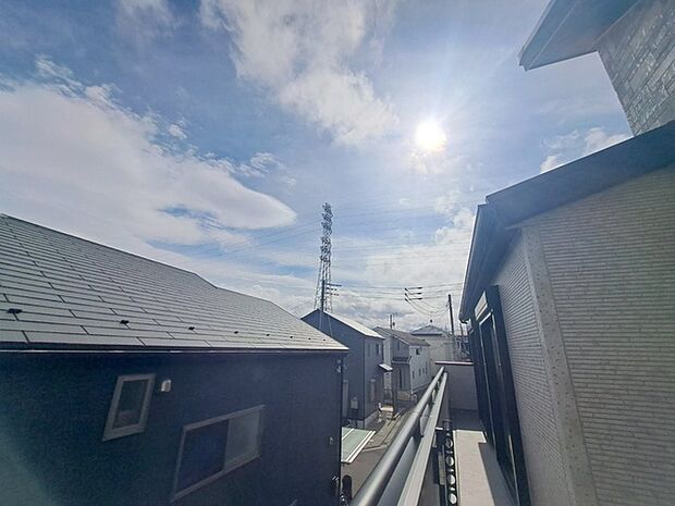 窓からの眺望です。実際に現地で眺望もご確認ください。 