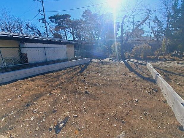 現地ご見学の際、スタッフが様々なご質問に対応いたします、周辺環境、前面道路、建築可能な建物について、ぜひご相談ください。 