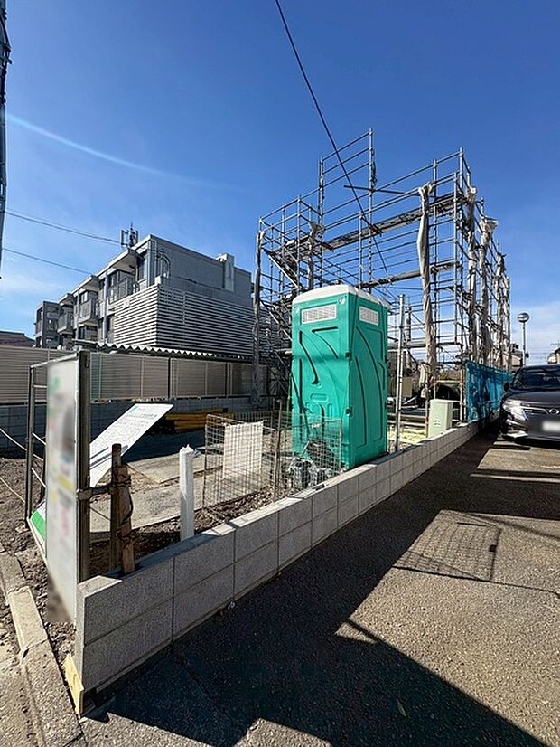 実際に室内をご見学頂くと生活のイメージが広がると思います。家具を置いたイメージや窓からの景色など。周辺で販売に出している物件も一緒にまとめてご見学頂き、比較する事もできます。