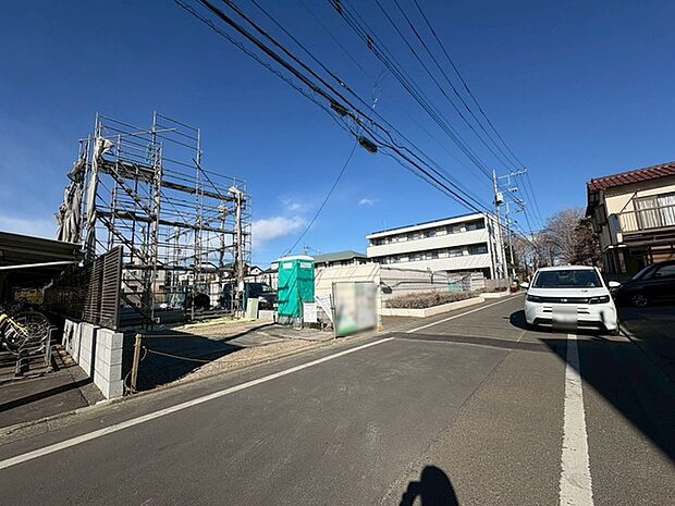 周辺は住宅が建ち並ぶ閑静な住宅街です。 