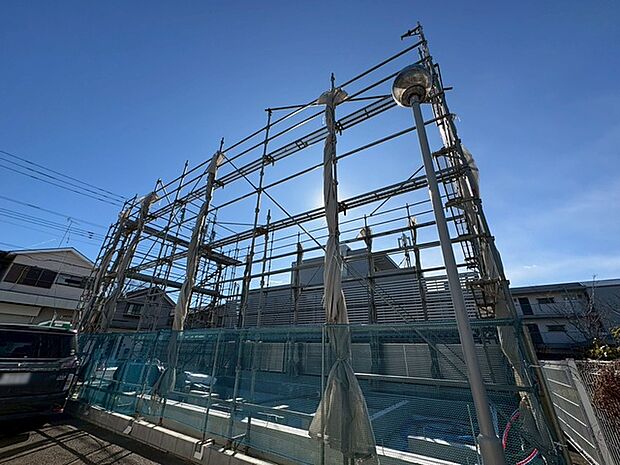 実際に室内をご見学頂くと生活のイメージが広がると思います。家具を置いたイメージや窓からの景色など。周辺で販売に出している物件も一緒にまとめてご見学頂き、比較する事もできます。