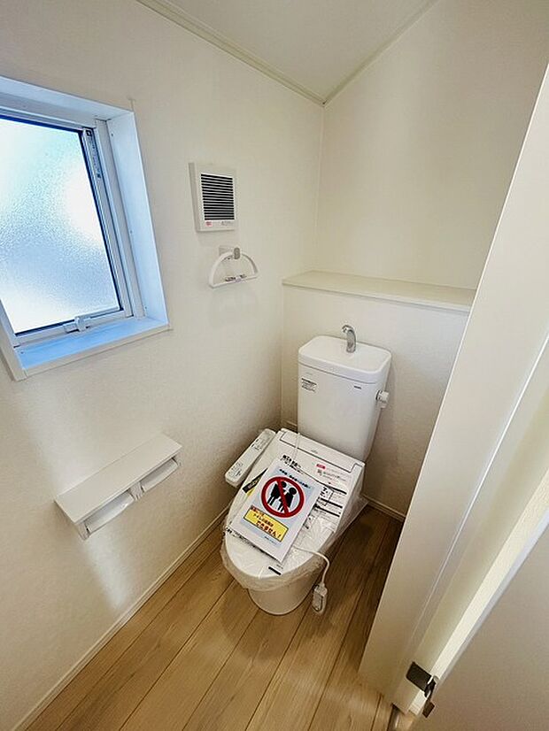 トイレにはウォシュレット機能を標準装備。 