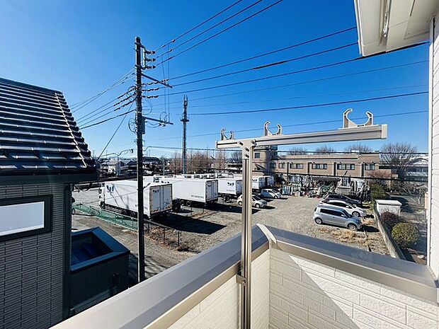 窓からの眺望です。実際に現地で眺望もご確認ください。 