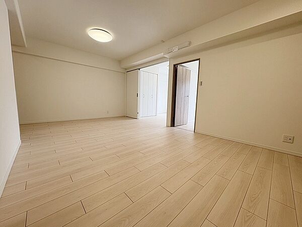 家族が一番集まる場所だから広々としつつも素敵な空間であって欲しい。みんながくつろぐリビングからキッチンまでが一つの空間のように繋がる間取り。