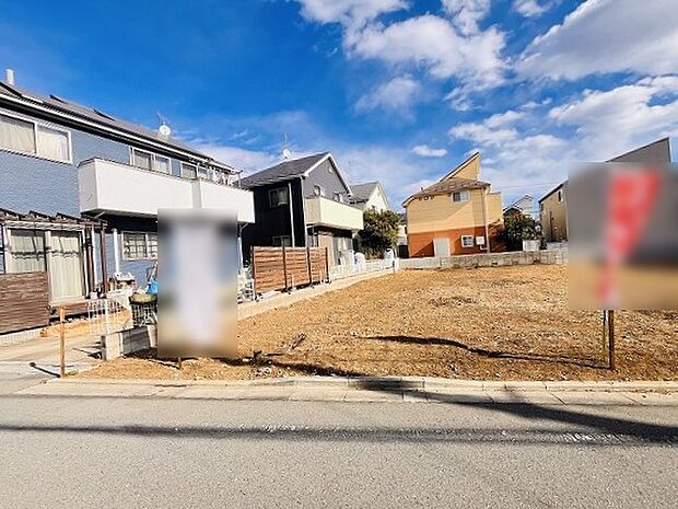 現地ご見学の際、スタッフが様々なご質問に対応いたします、周辺環境、前面道路、建築可能な建物について、ぜひご相談ください。 