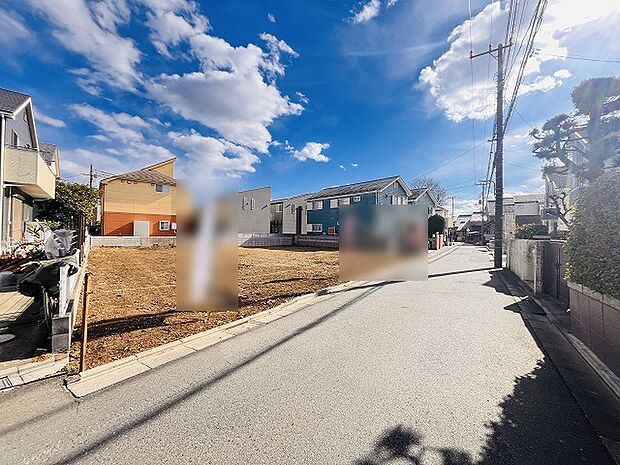 安心して暮らすことのできる住宅街。　住宅地の道路は一般に交通量が少なく車などの騒音が少ないため、住民にとって静かな生活環境が提供されます。 