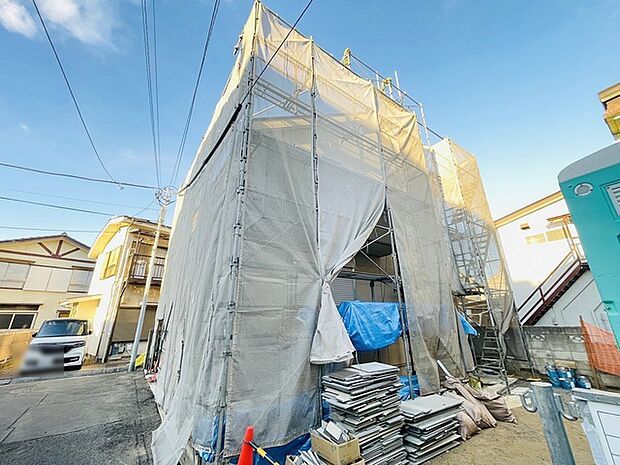 現在建物を建築中です、建築中の物件については現地確認の他、同施工会社の完成施工例のご案内、担当者のプレゼンテーションにてご検討ください。適切なご検討の方法をご説明させて頂きます。 