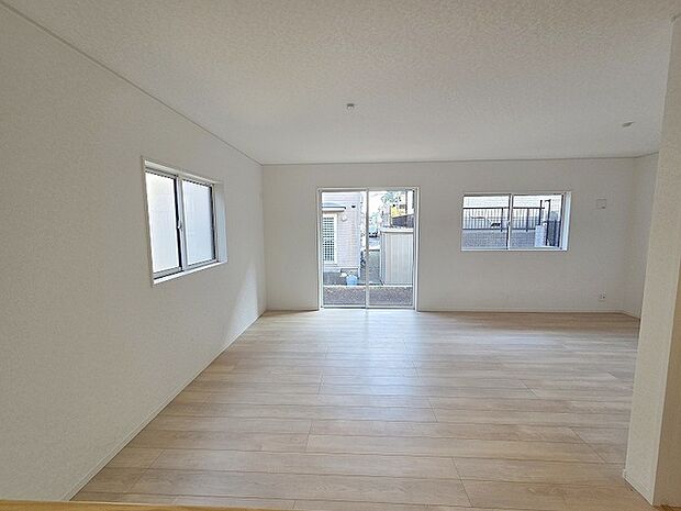 家族が一番集まる場所だから広々としつつも素敵な空間であって欲しい。みんながくつろぐリビングからキッチンまでが一つの空間のように繋がる間取り。