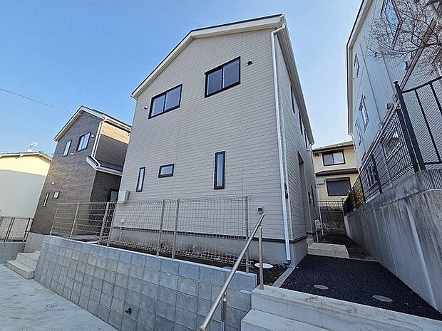 現地のご見学予約もスタートしました。周辺で売りに出ている物件も沢山御座います。まとめてご見学ができますのでお気軽にお申しつけください。