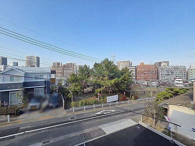 窓からの眺望です。実際に現地で眺望もご確認ください。