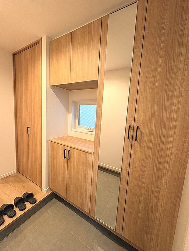 実際に室内をご見学頂くと生活のイメージが広がると思います。家具を置いたイメージや窓からの景色など。周辺で販売に出している物件も一緒にまとめてご見学頂き、比較する事もできます。