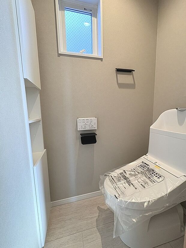 トイレにはウォシュレット機能を標準装備。 