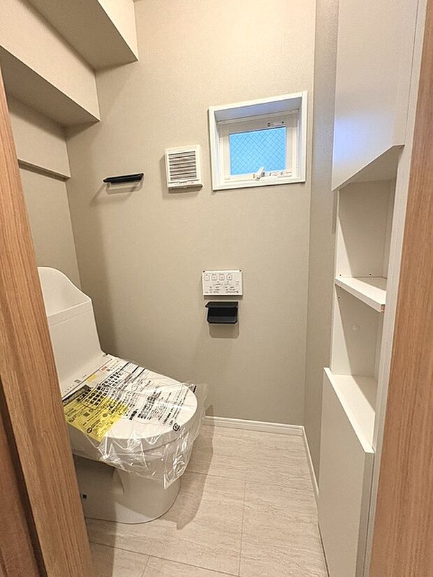 トイレにはウォシュレット機能を標準装備。