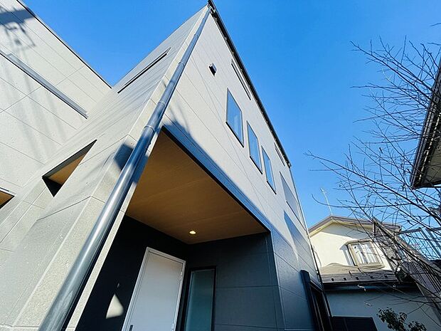 周辺は住宅が建ち並ぶ閑静な住宅街です。 