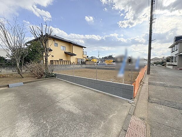 土地物件にはご確認頂くポイントがたくさんございます、土地だけのご見学の際もご遠慮せず、ぜひお気軽に担当スタッフにお申しつけくださいませ。