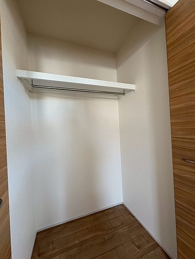 各お部屋に収納が設置されています。