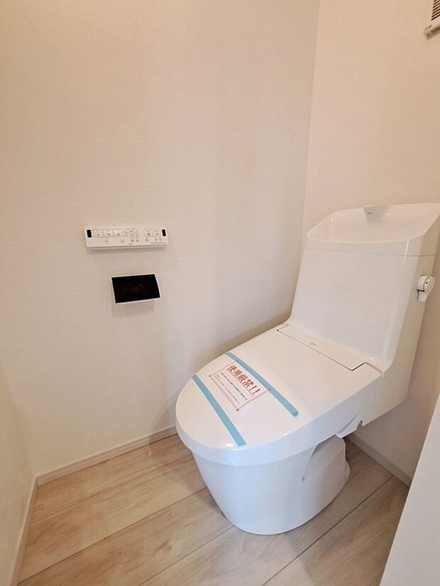 トイレにはウォシュレット機能を標準装備。