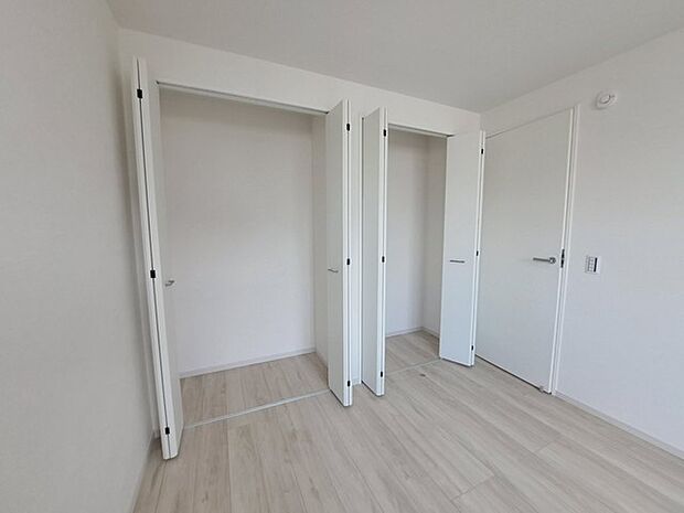 各お部屋に収納が設置されています。