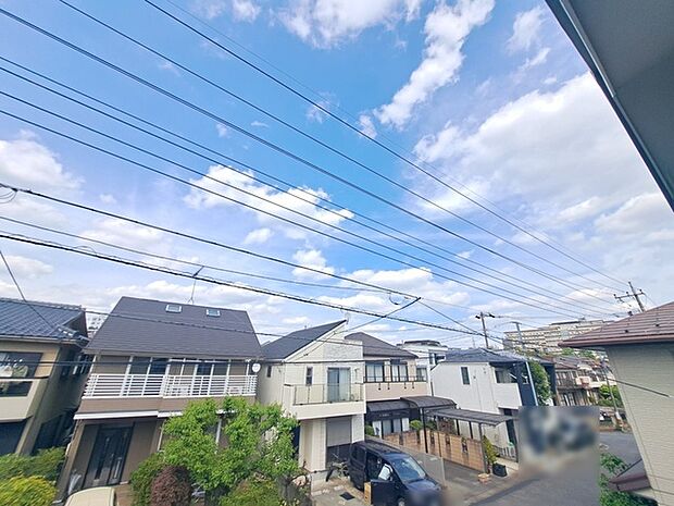 窓からの眺望です。実際に現地で眺望もご確認ください。