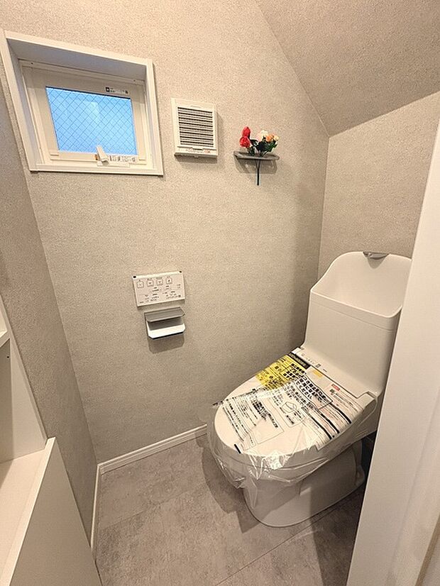 トイレにはウォシュレット機能を標準装備。