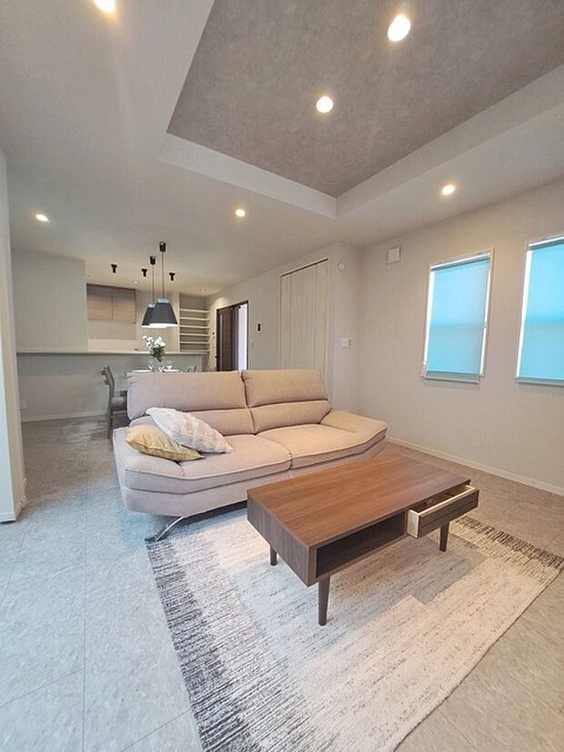 家族が一番集まる場所だから広々としつつも素敵な空間であって欲しい。みんながくつろぐリビングからキッチンまでが一つの空間のように繋がる間取り。 