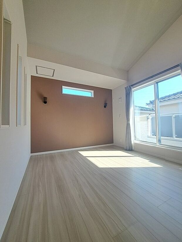 スマートなデザインと賢い収納が生活を快適にします。広々とした雰囲気を演出する工夫が施され、生活空間の魅力を引き出します。  