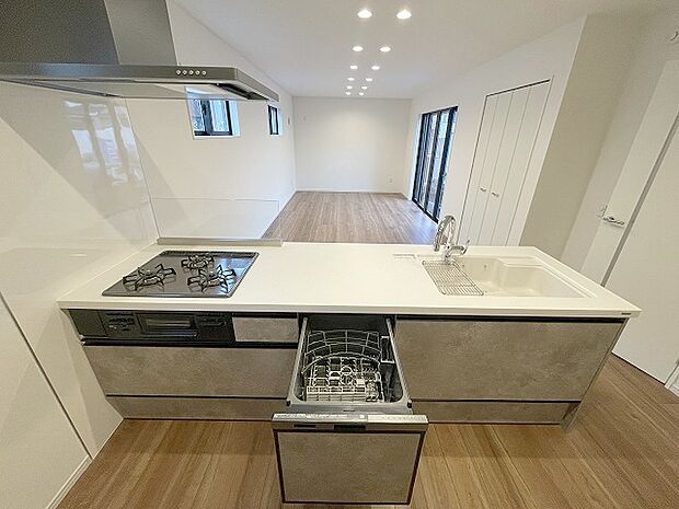毎日の家事をサポートしてくれる食洗器も標準に装備。ちょっと嬉しい設備です