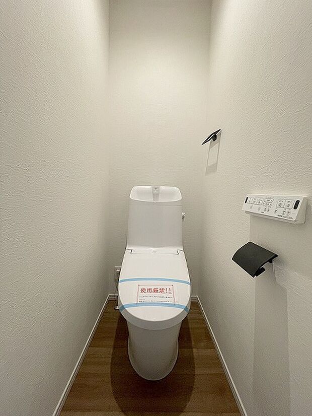 トイレにはウォシュレット機能を標準装備。