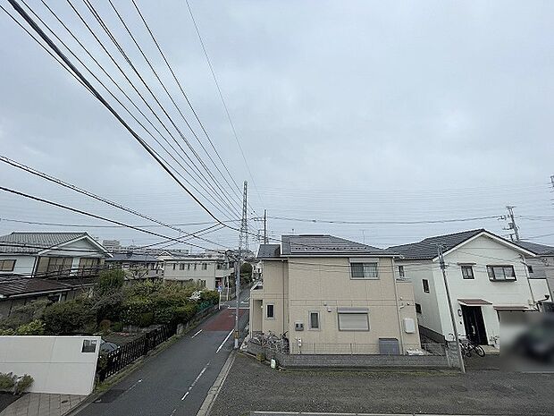 窓からの眺望です。実際に現地で眺望もご確認ください。 