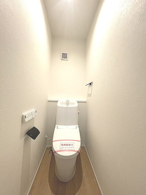 トイレにはウォシュレット機能を標準装備。 