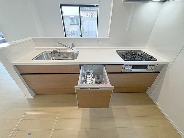 毎日の家事をサポートしてくれる食洗器も標準に装備。ちょっと嬉しい設備です 