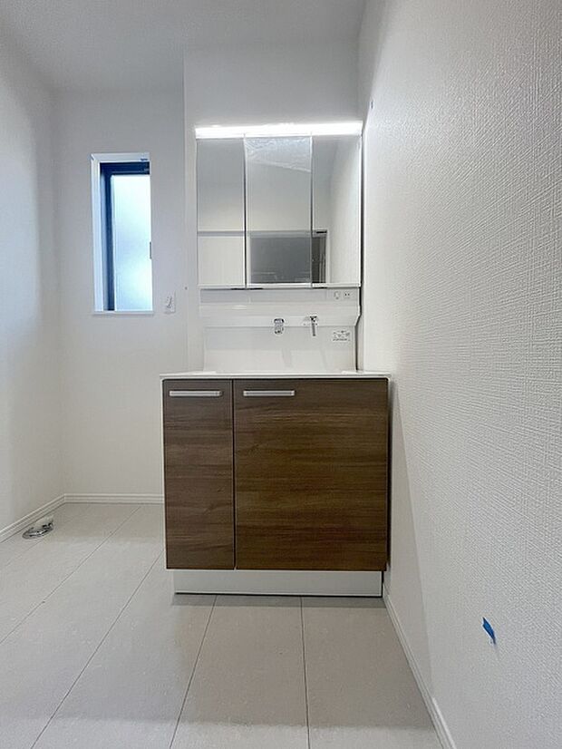 使いやすいタイプの洗面化粧台のあるランドリースペース