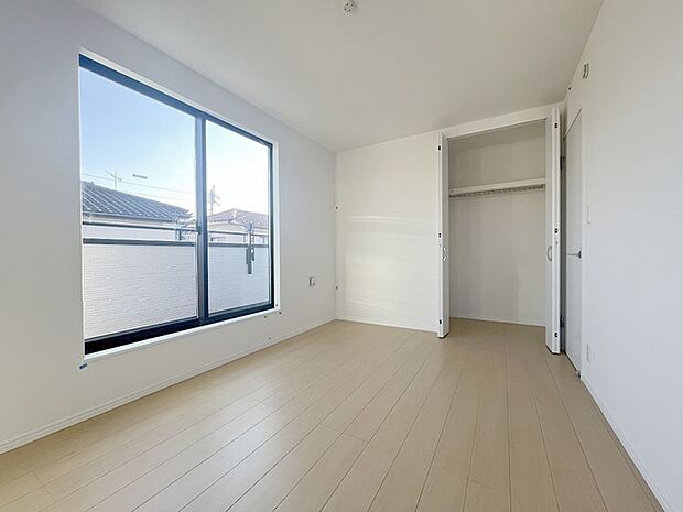 各所に効率的に配置された収納スペースがあり、日常のモノをすっきりと収納できます。