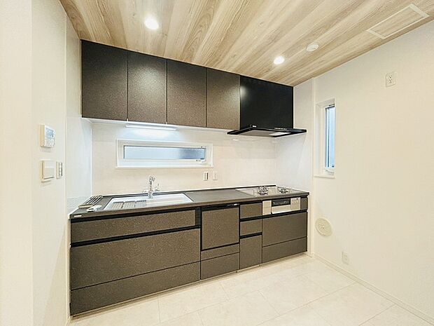 キッチンは、カウンターや壁付けタイプ、アイランドタイプ様々なパターンが御座います。 