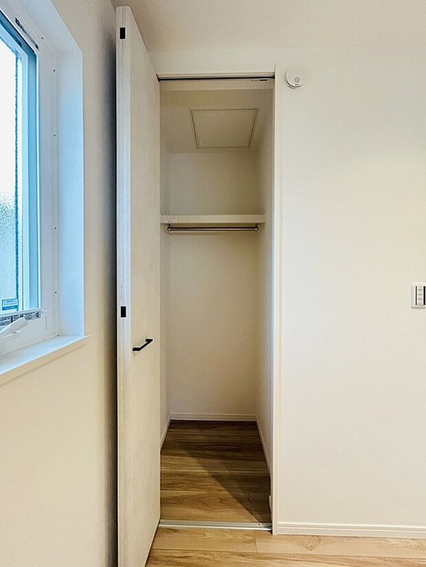 各所に効率的に配置された収納スペースがあり、日常のモノをすっきりと収納できます。