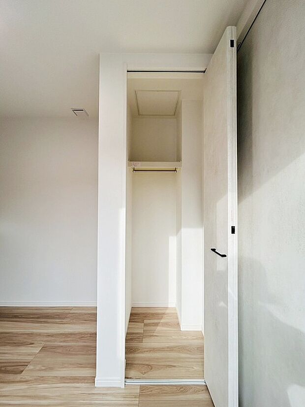 各お部屋に収納が設置されています。 