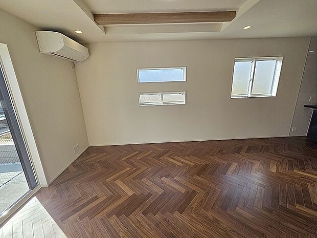 家族が一番集まる場所だから広々としつつも素敵な空間であって欲しい。みんながくつろぐリビングからキッチンまでが一つの空間のように繋がる間取り。