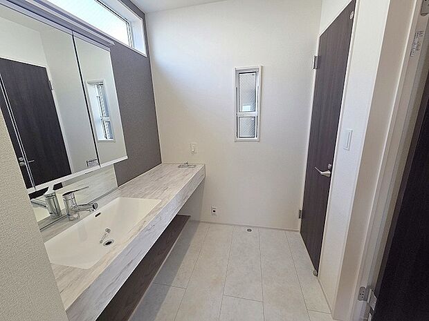 使いやすいタイプの洗面化粧台のあるランドリースペース