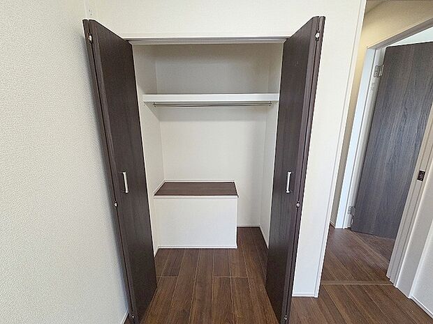 各お部屋に収納が設置されています。