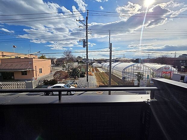 窓からの眺望です。実際に現地で眺望もご確認ください。