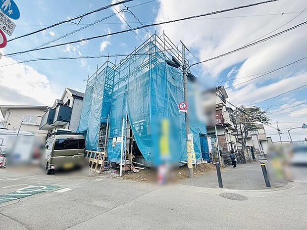 現在建物を建築中です、建築中の物件については現地確認の他、同施工会社の完成施工例のご案内、担当者のプレゼンテーションにてご検討ください。適切なご検討の方法をご説明させて頂きます。