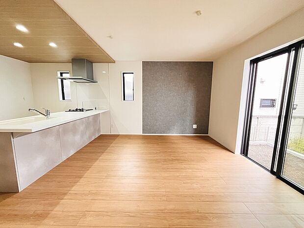 家族みんなが集まるリビング。広さを重視した家族全員が集まれるリビングは、住む上で大事な空間になります。 