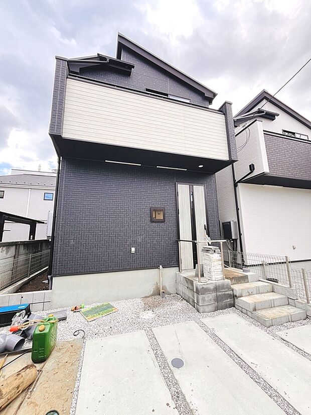 建物が完成しましたので室内のご見学予約スタート。当日のご見学予約も大歓迎です。お気軽にご連絡ください。他にもインターネットに掲載していない情報も沢山ありますので、比較で併せてご見学ができます。 