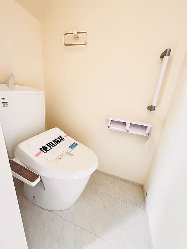 トイレにはウォシュレット機能を標準装備。