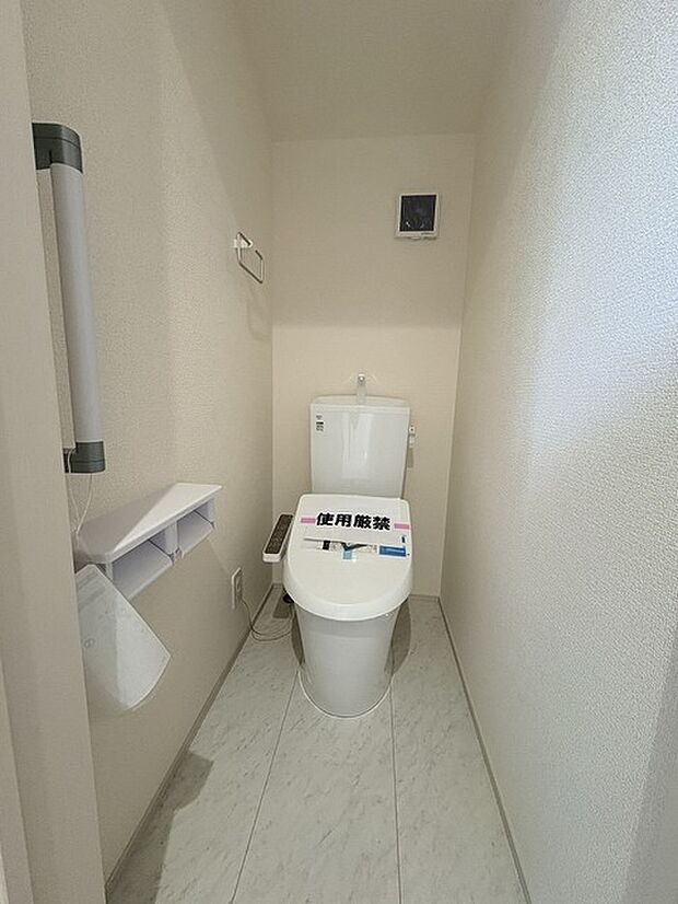 トイレにはウォシュレット機能を標準装備。