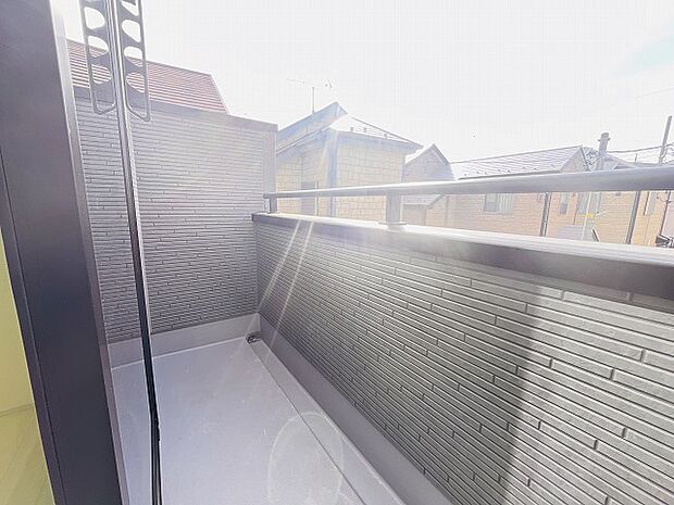 季節の変化や天気の良い日には、バルコニーでの時間が心地よく、気分をリフレッシュさせることができます。